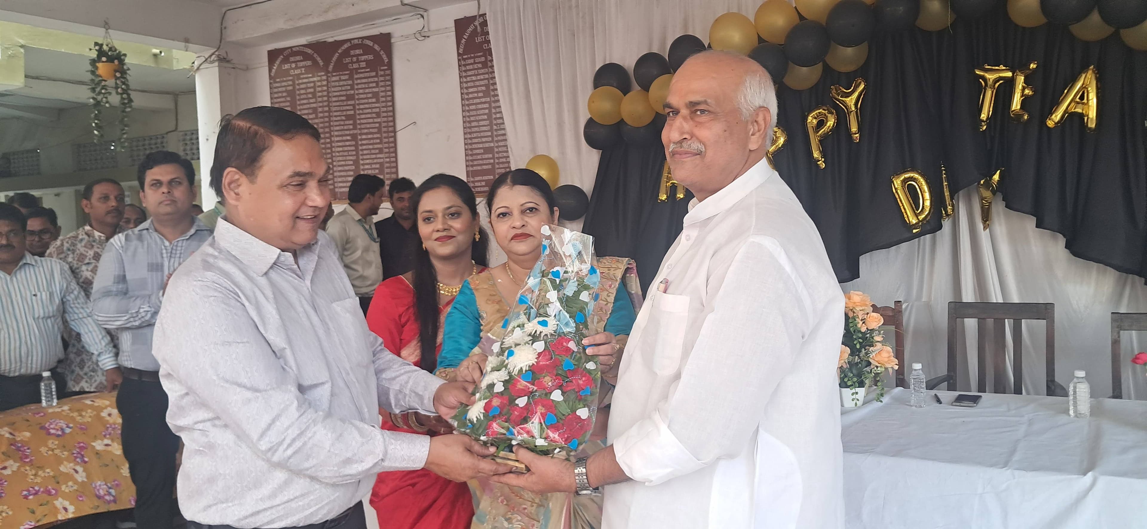 नेक्स्ट अपडेट न्यूज देवरिया, शिक्षक दिवस विशेष: गुरु-शिष्य के सम्मान में समर्पित