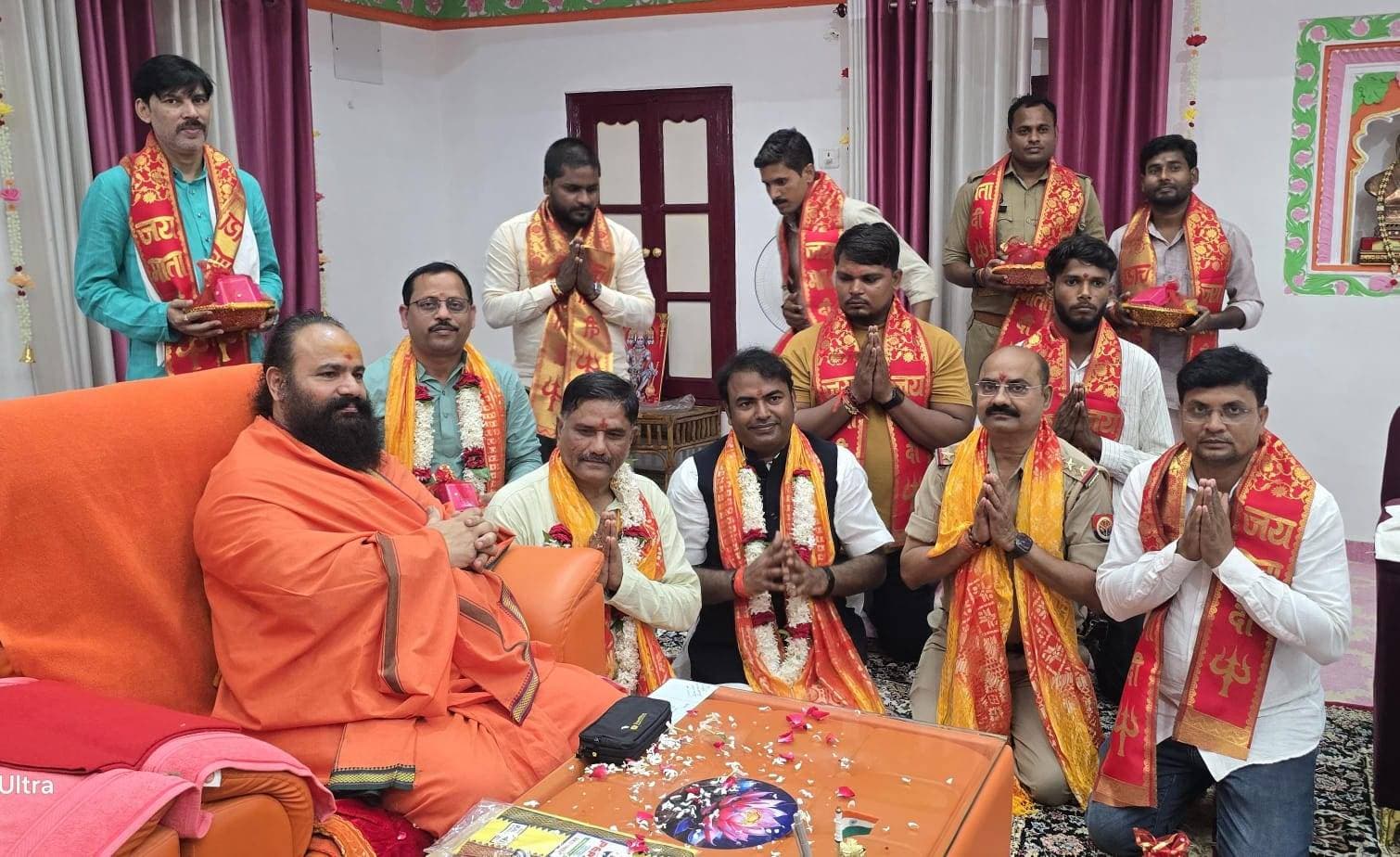 हथियाराम मठ में नवनिर्वाचित भाजपा क्षेत्रीय पदाधिकारियों ने टेका मत्था महामंडलेश्वर भवानी