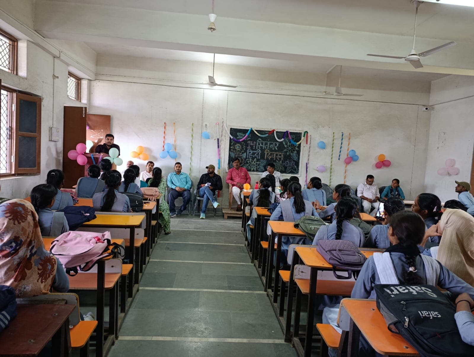 एस.आर. डिग्री कॉलेज गजपुर में हर्षोल्लास के साथ मनाया गया हिंदी दिवस