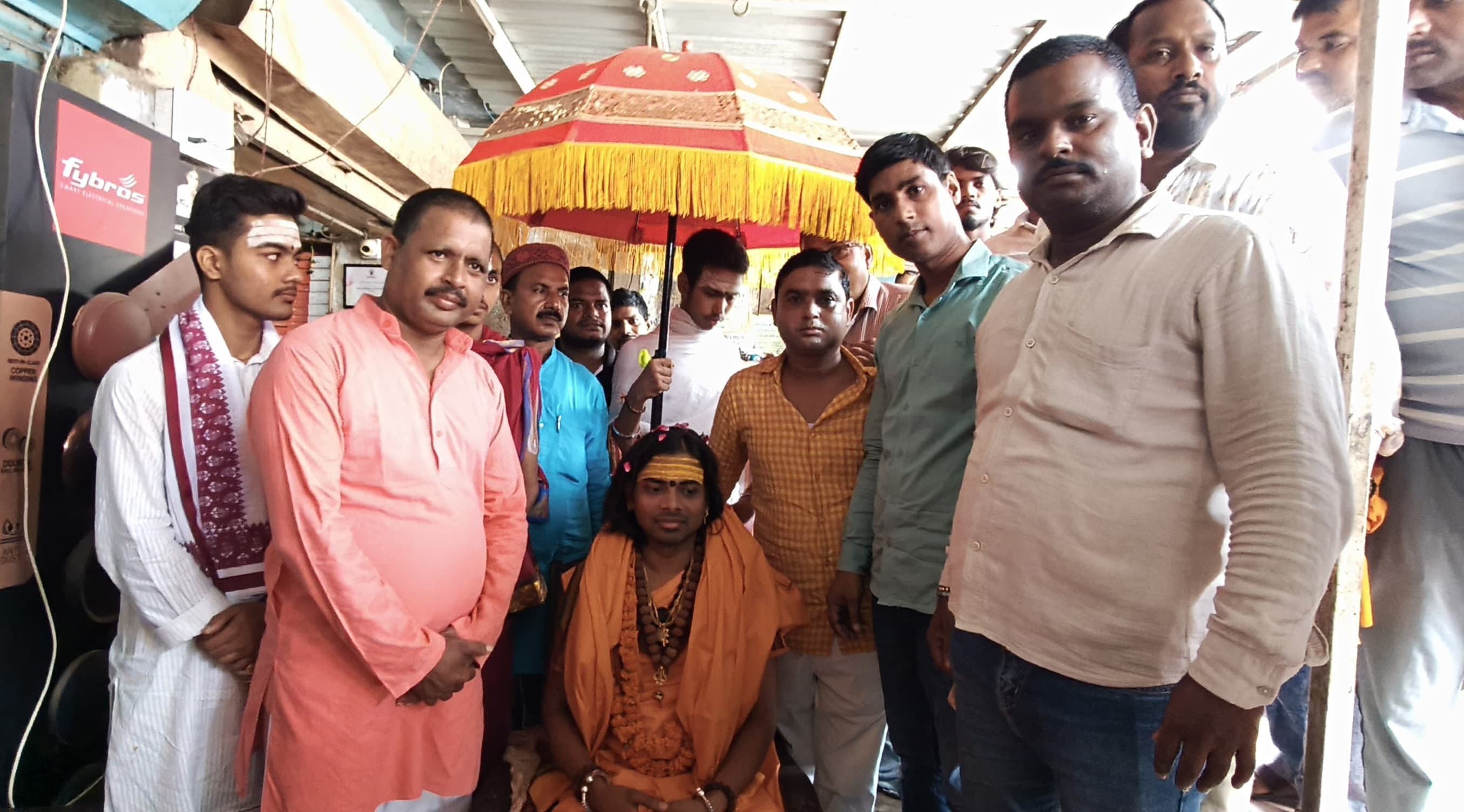 लाटघाट में महामंडलेश्वर स्वामी कृष्णानंद गिरि जी महाराज का भव्य स्वागत