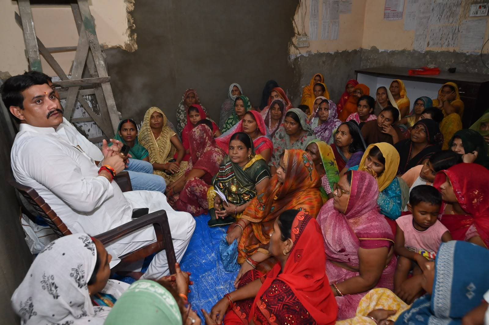 मुंडेरा बाजार में एस के शर्मा ने किया जनसंवाद स्थानीय समस्याओं पर हुई चर्चा