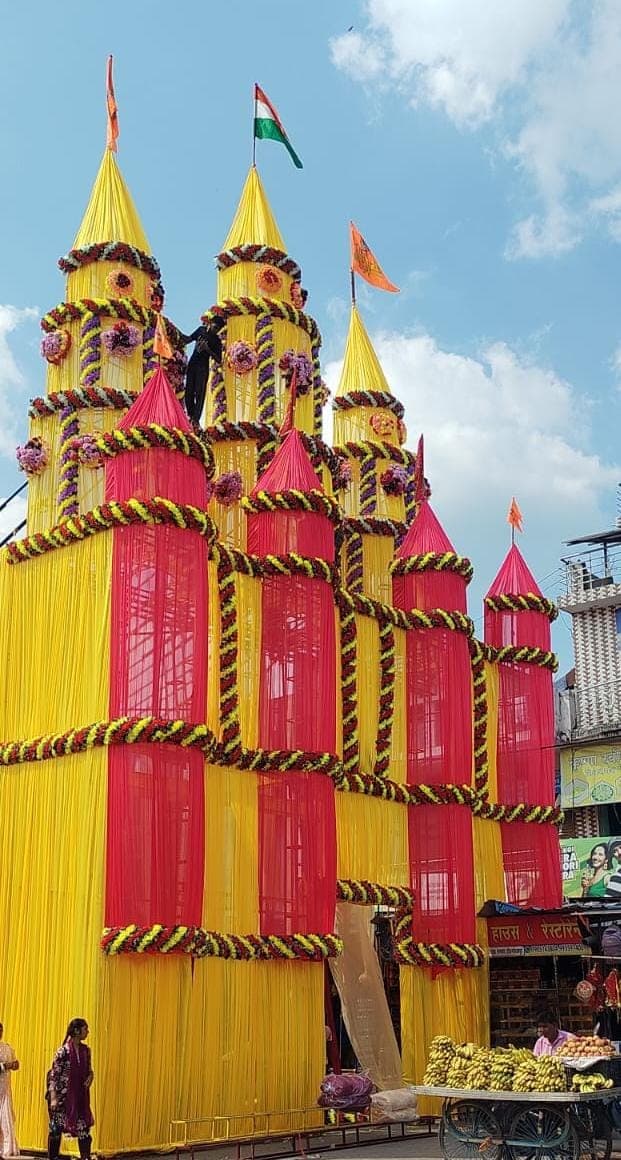 सिकरीगंज में मां दुर्गा के भव्य पंडाल की तैयारियां अंतिम चरण में, 15 अक्टूबर को आएगी प्रतिमा