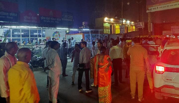 *​गोरखपुर में दुर्गा प्रतिमा विसर्जन के दौरान बड़ा हादसा* *हाईटेंशन तार की