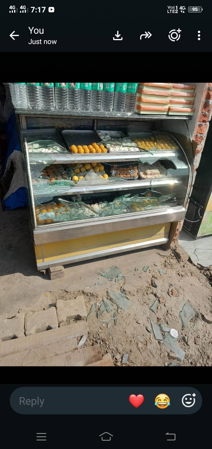 🚨 *ब्रेकिंग न्यूज | सहजनवां, गोरखपुर* *दशहरे की रात दुकान में तोड़फोड़
